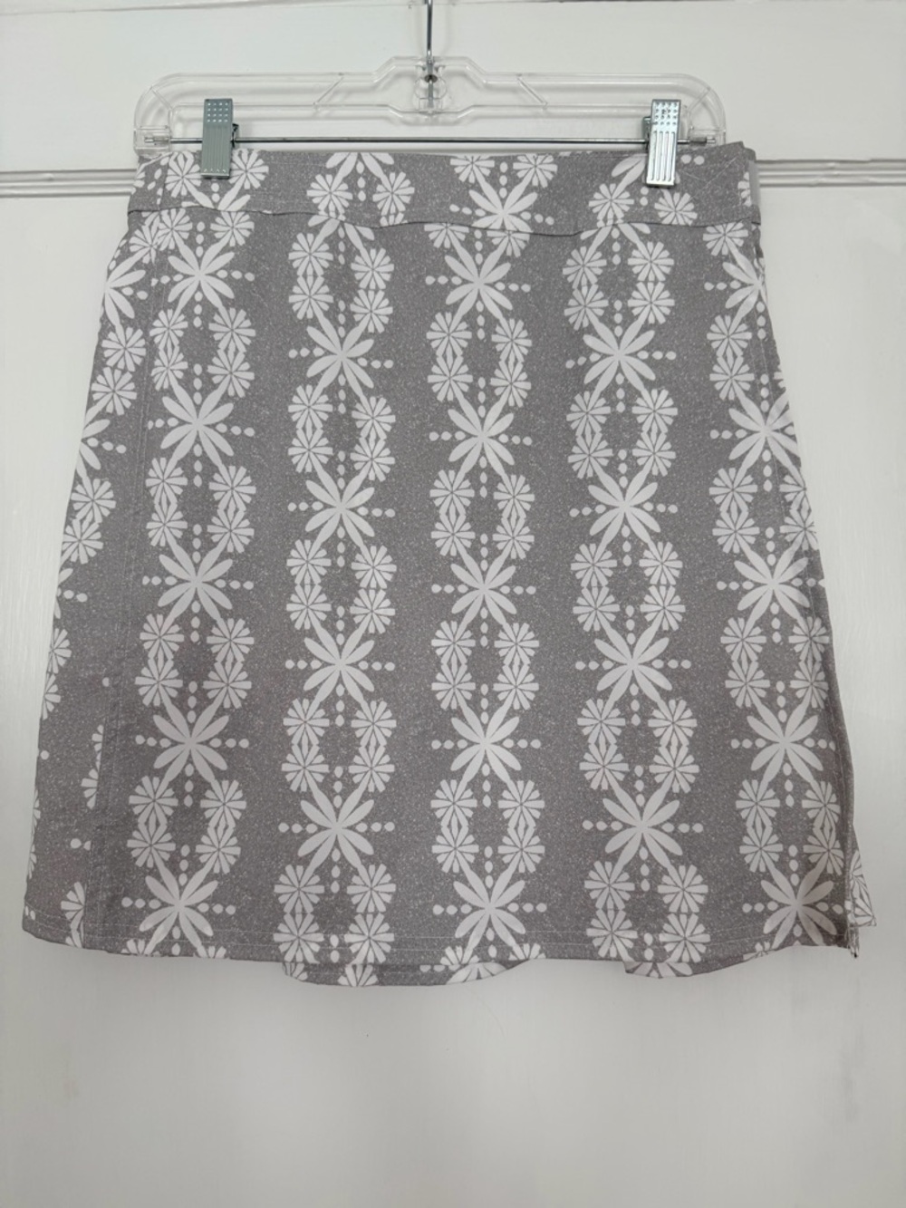 NWT Ripskirt Hawaii gray floral wrap skirt women’s S